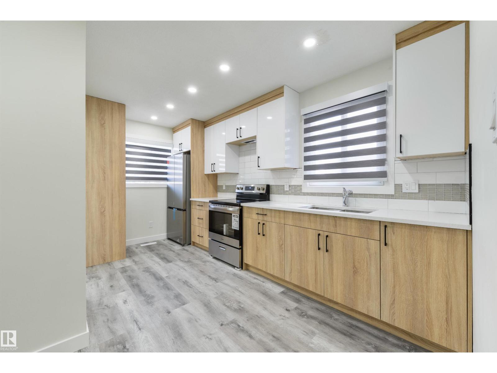 8019 141 AV NW