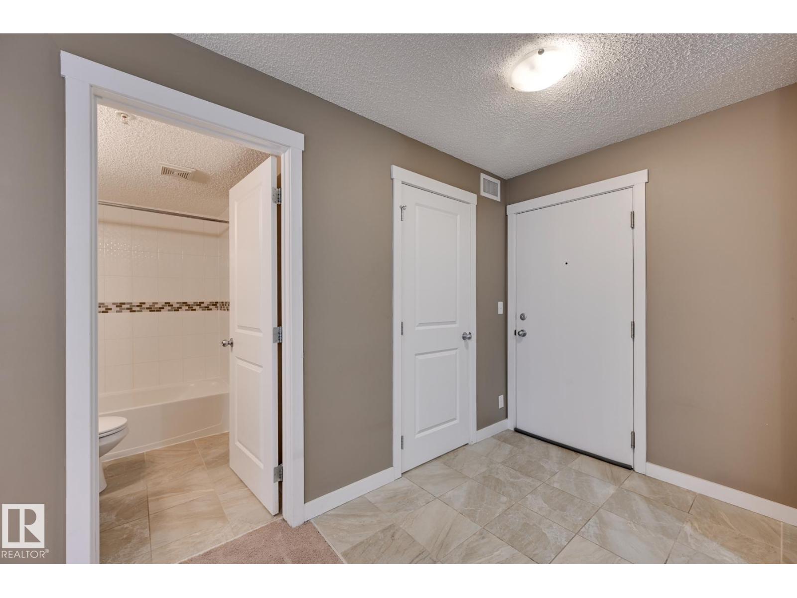 #217 3211 James Mowatt Tr Sw Property Photo 7