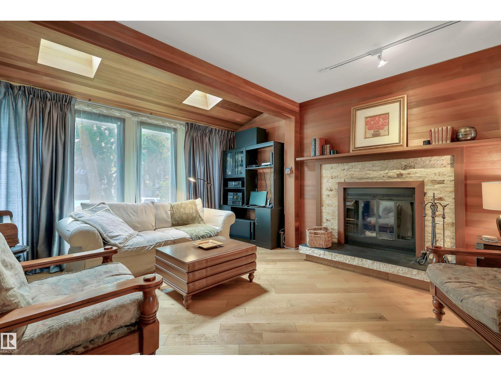 10524 75 AV NW