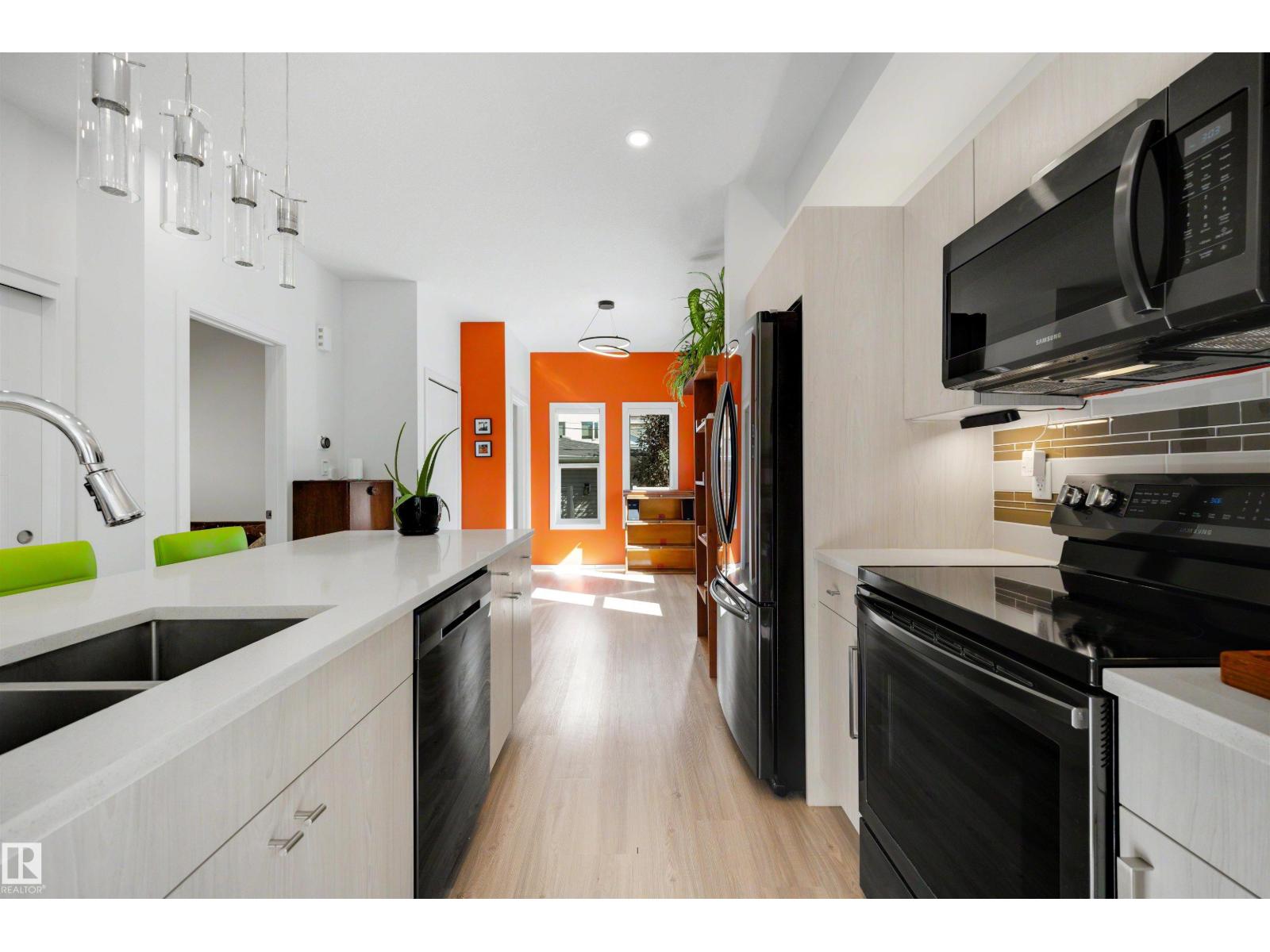 11215 87 St Nw Property Photo 12