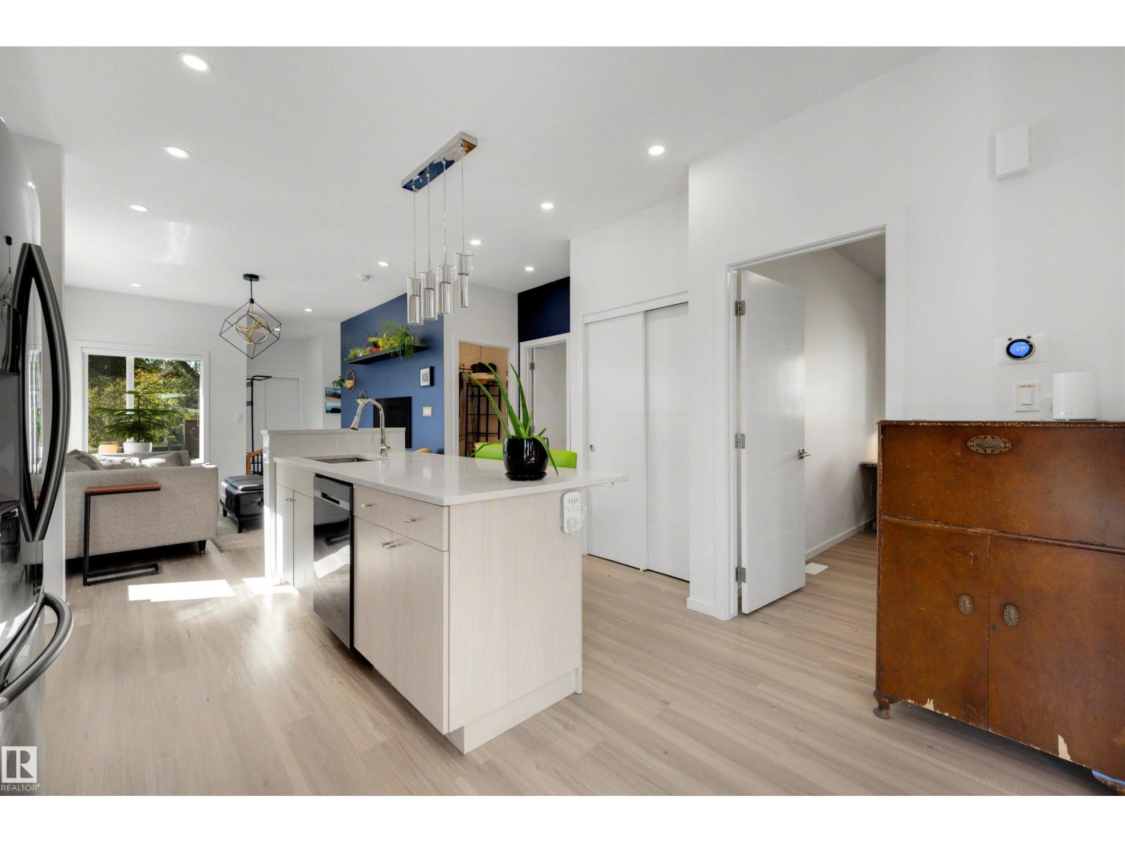 11215 87 St Nw Property Photo 14