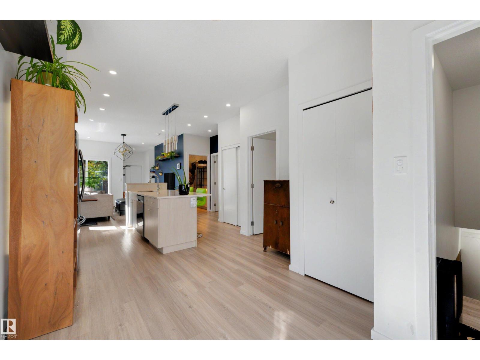 11215 87 St Nw Property Photo 17