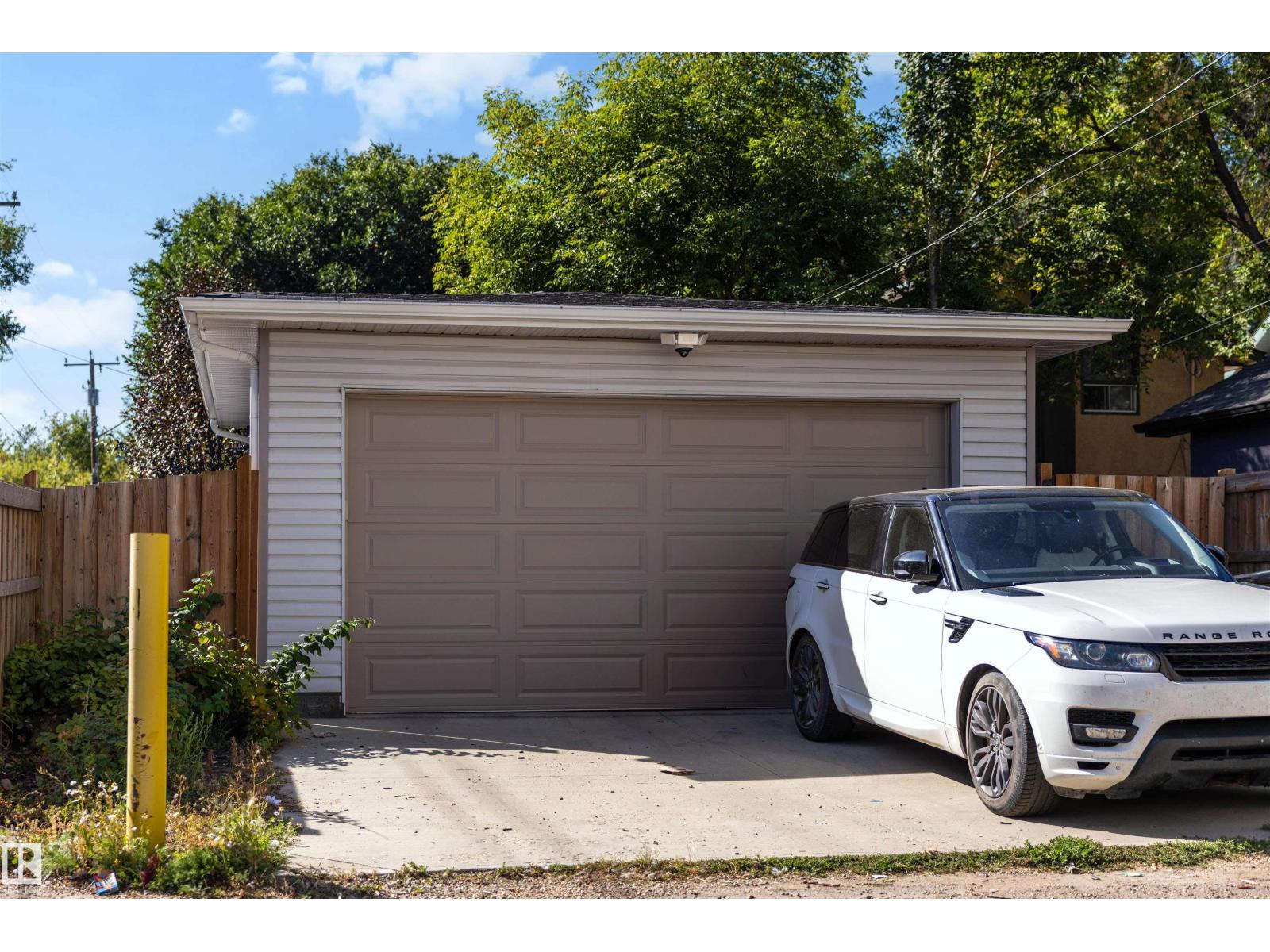 11215 87 St Nw Property Photo 25