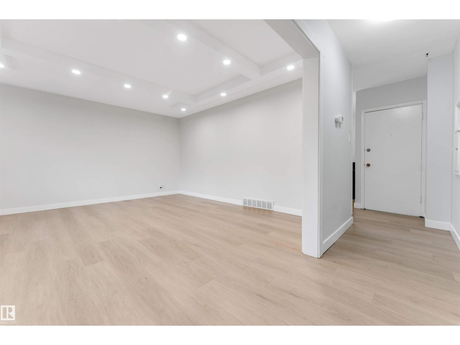 7928 82 Av Nw Property Photo 10