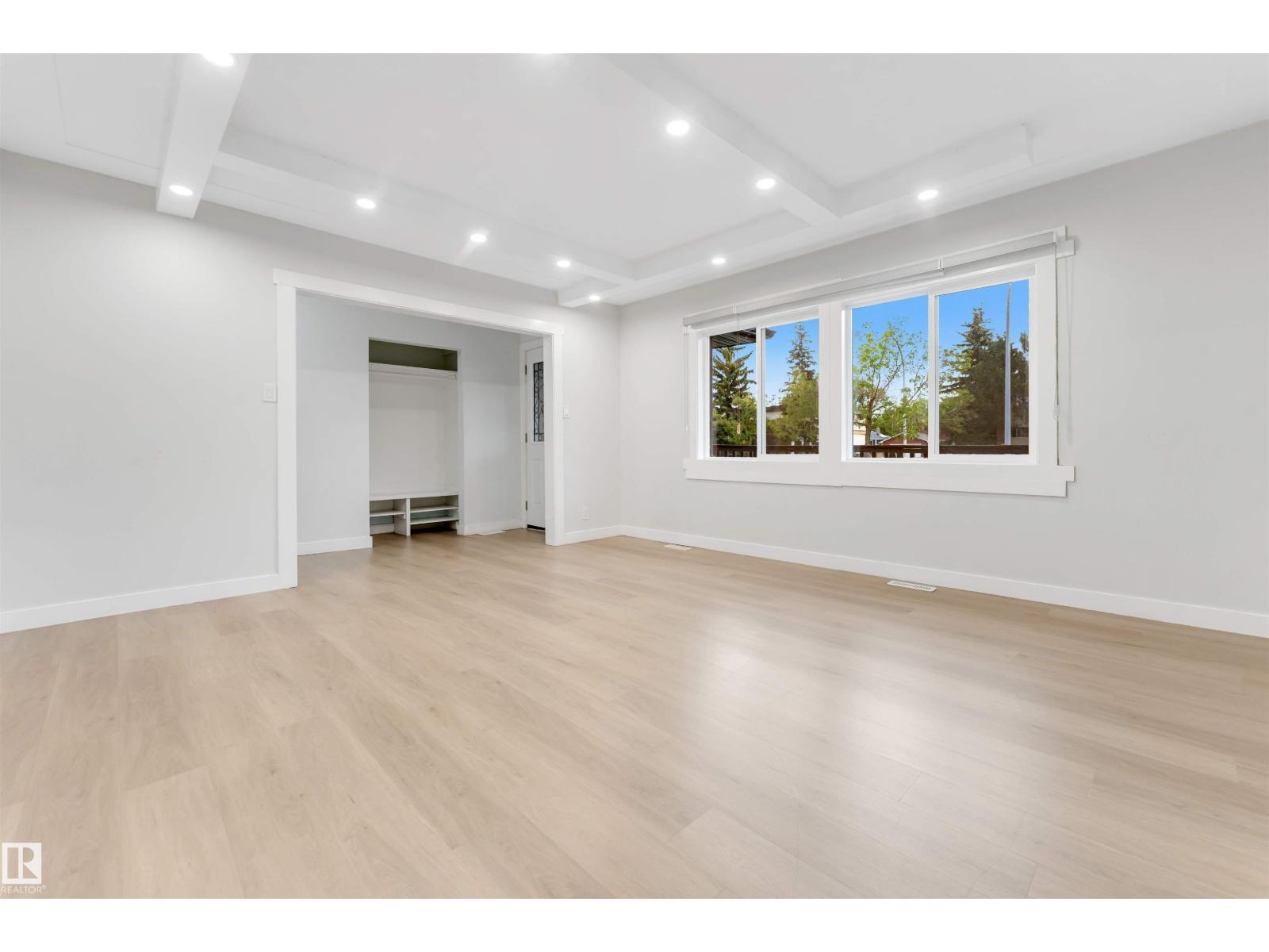 7928 82 Av Nw Property Photo 11