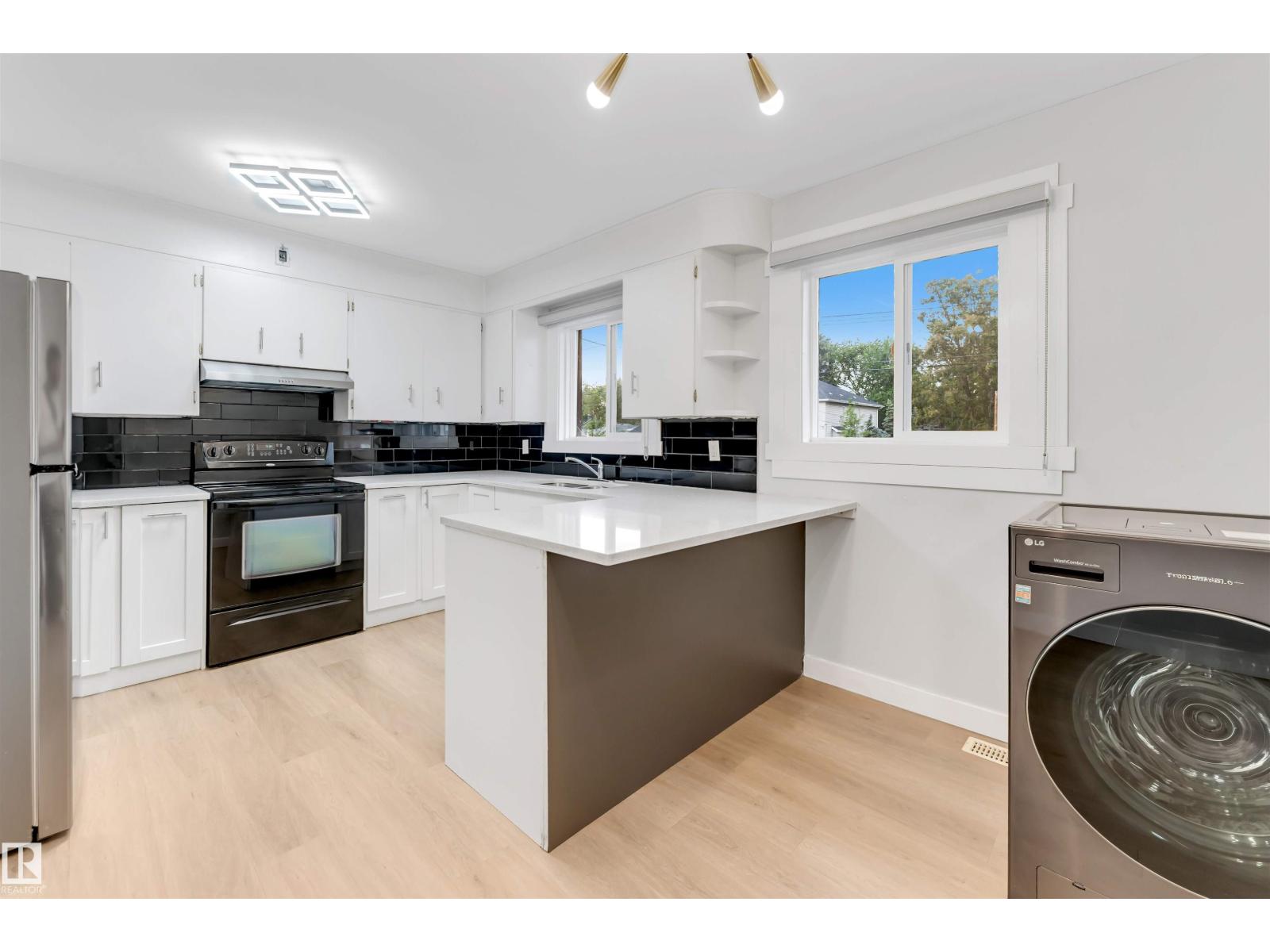 7928 82 Av Nw Property Photo 12