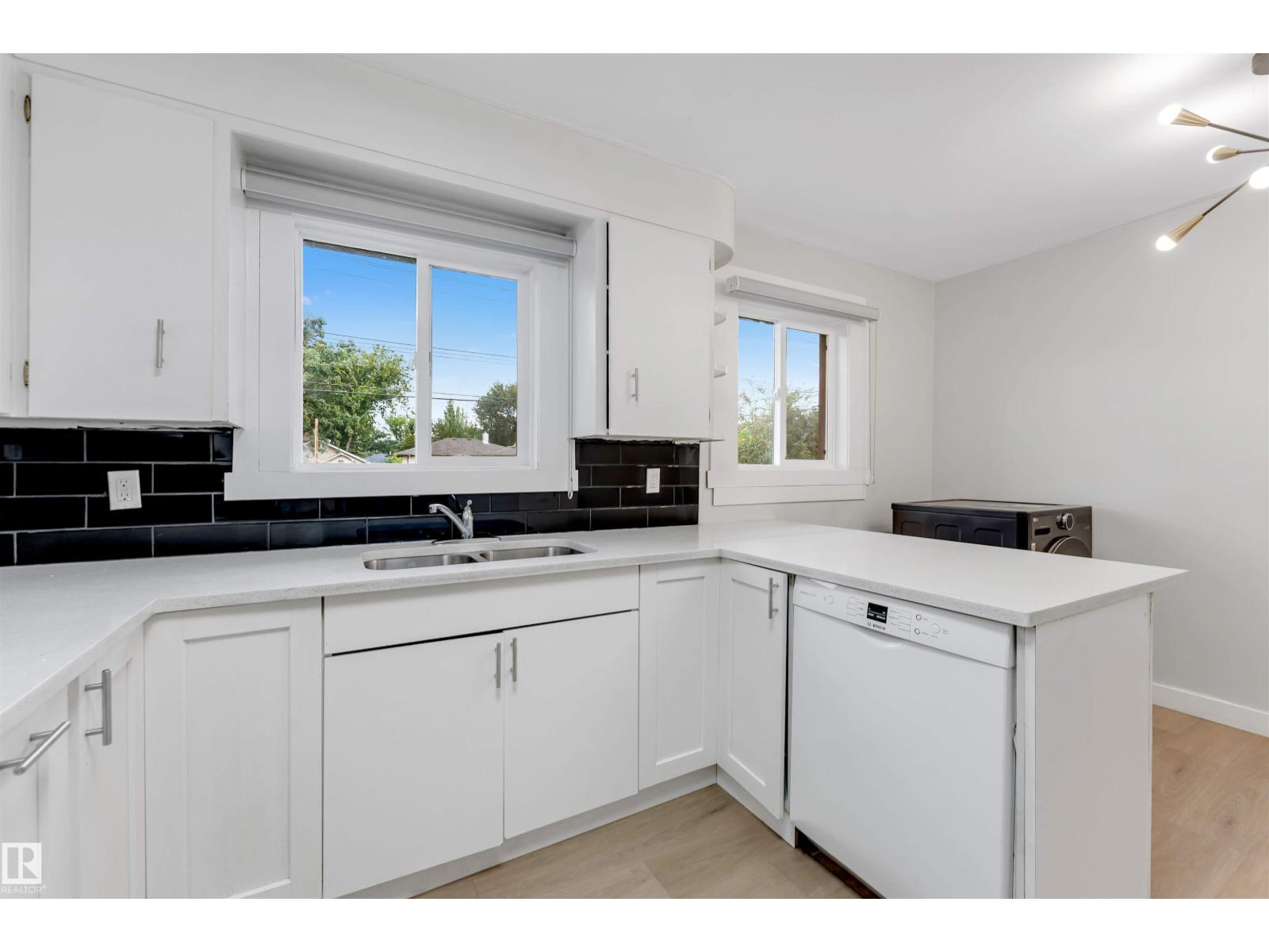 7928 82 Av Nw Property Photo 13