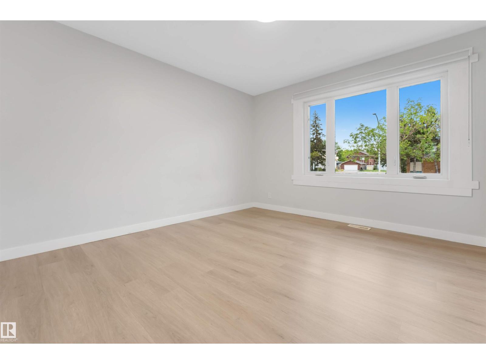 7928 82 Av Nw Property Photo 17