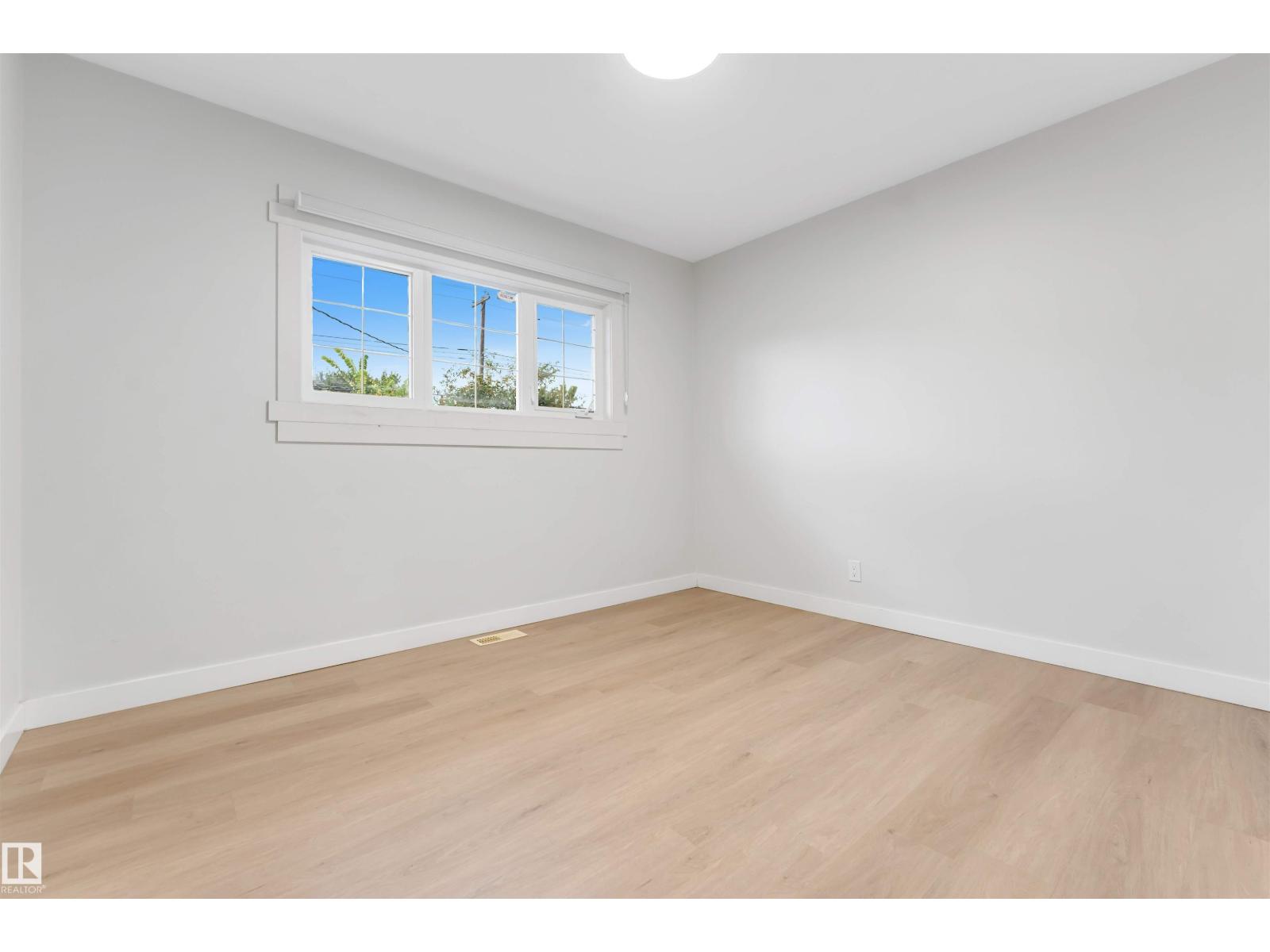 7928 82 Av Nw Property Photo 18