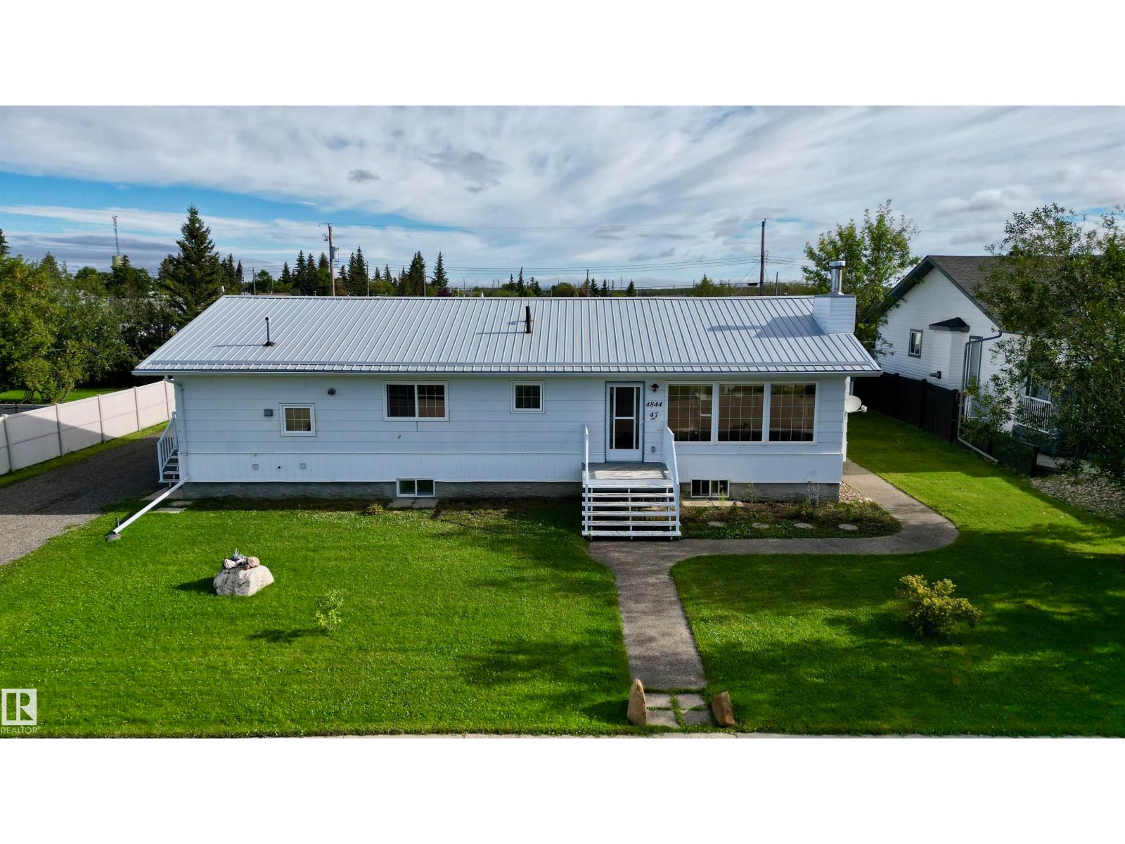 4844 47 Av Photo de la propriété 1