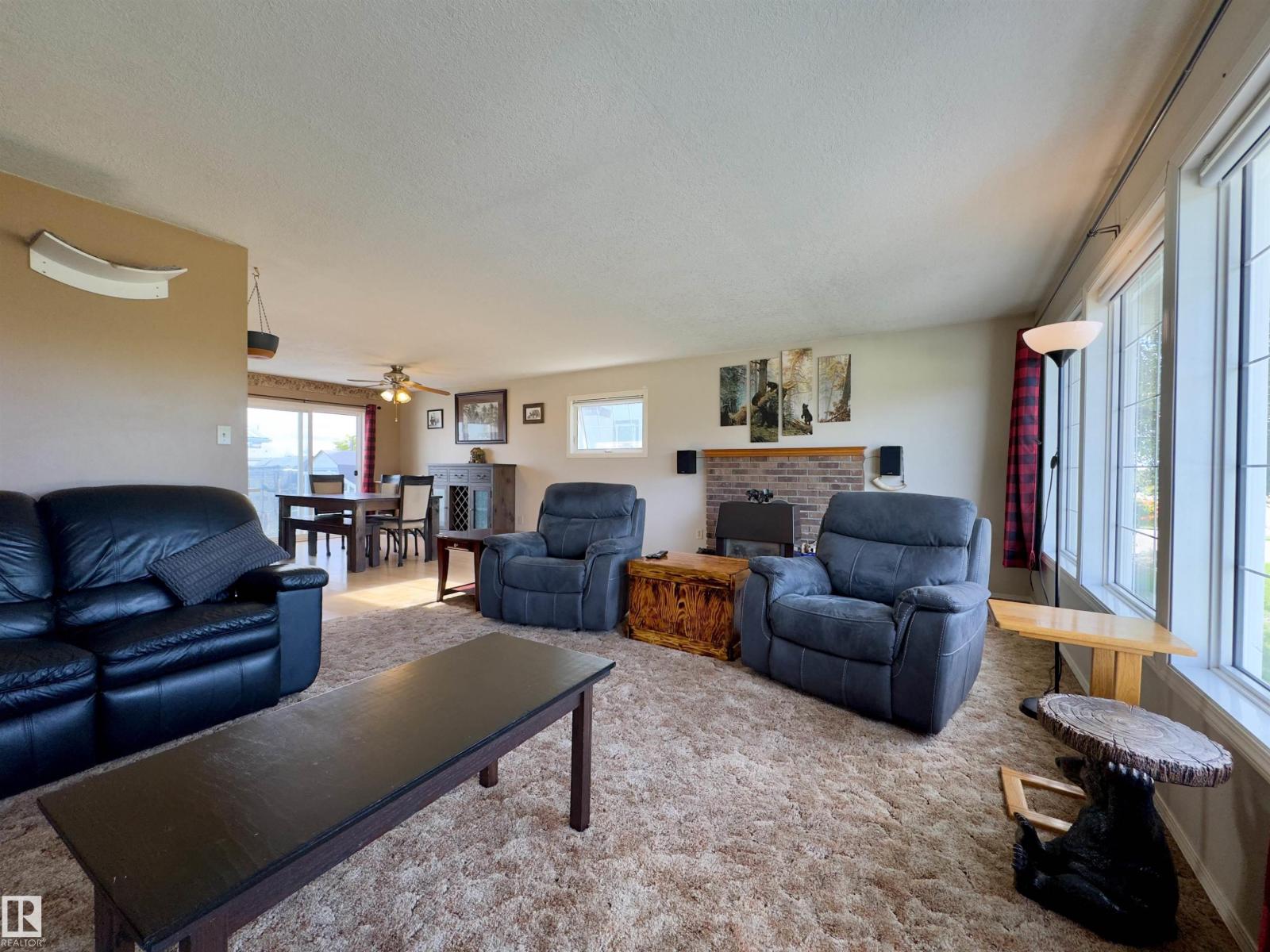 4844 47 Av Property Photo 4