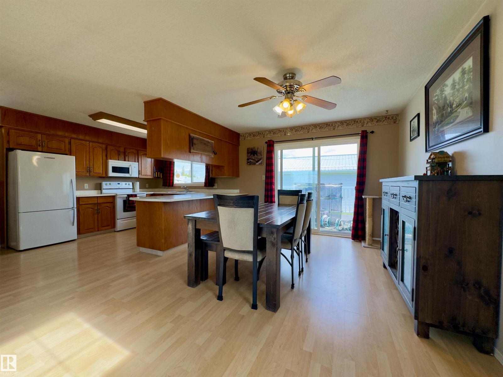 4844 47 Av Property Photo 7