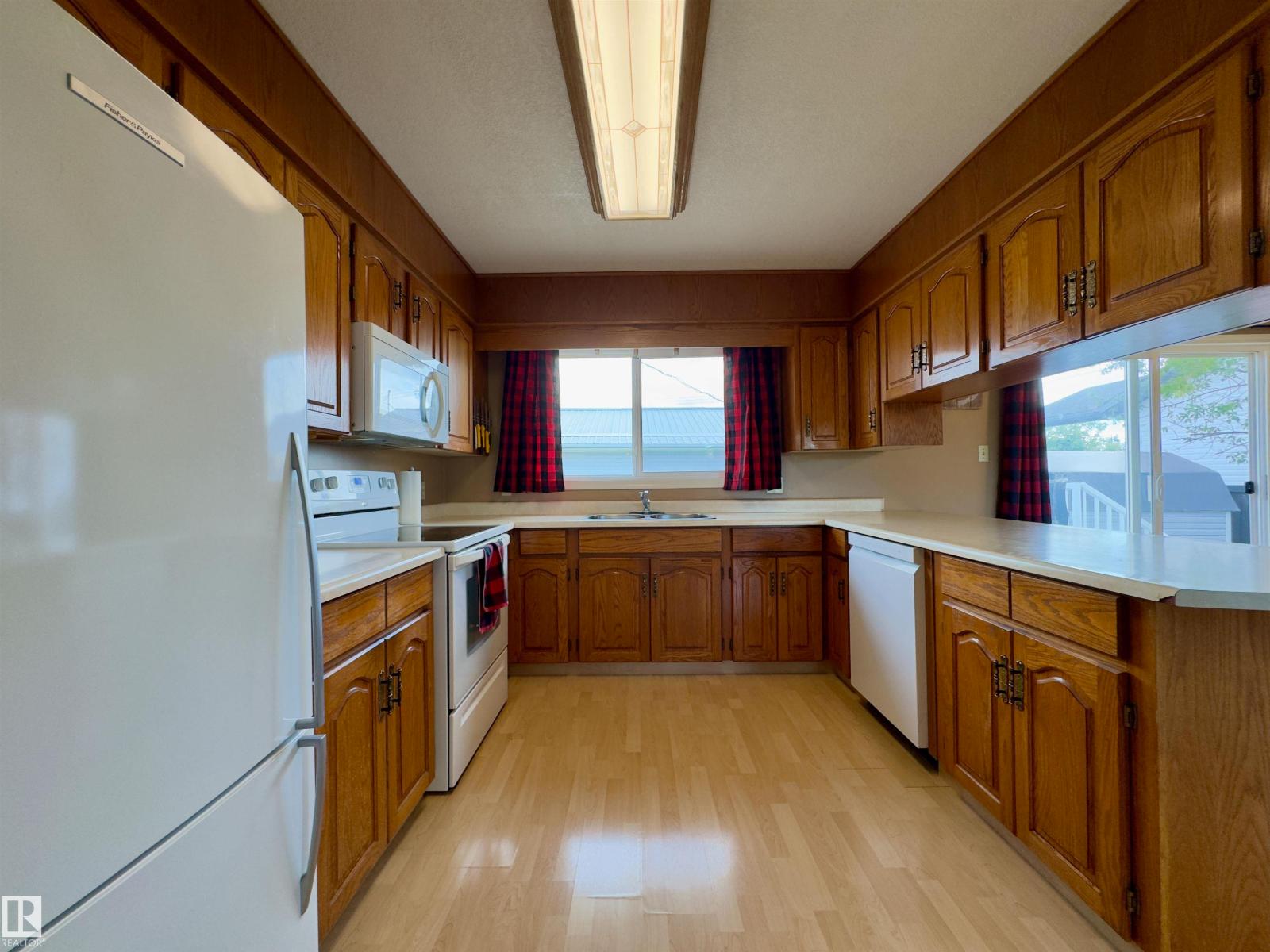 4844 47 Av Property Photo 8