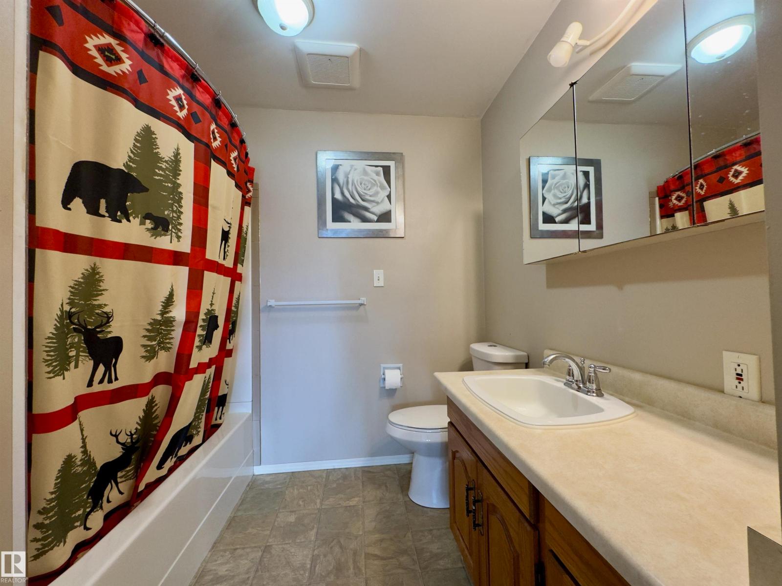 4844 47 Av Property Photo 12