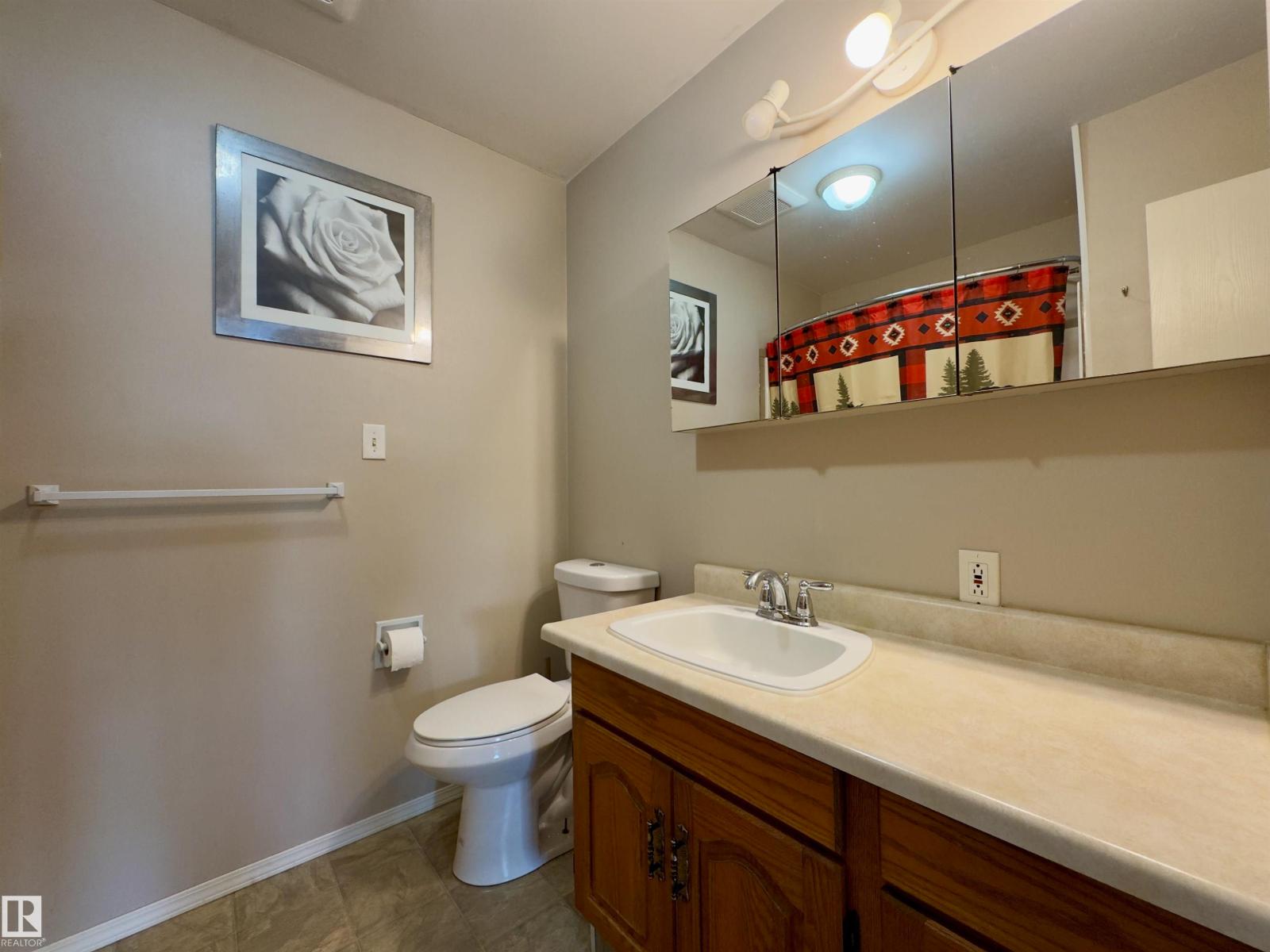 4844 47 Av Property Photo 13