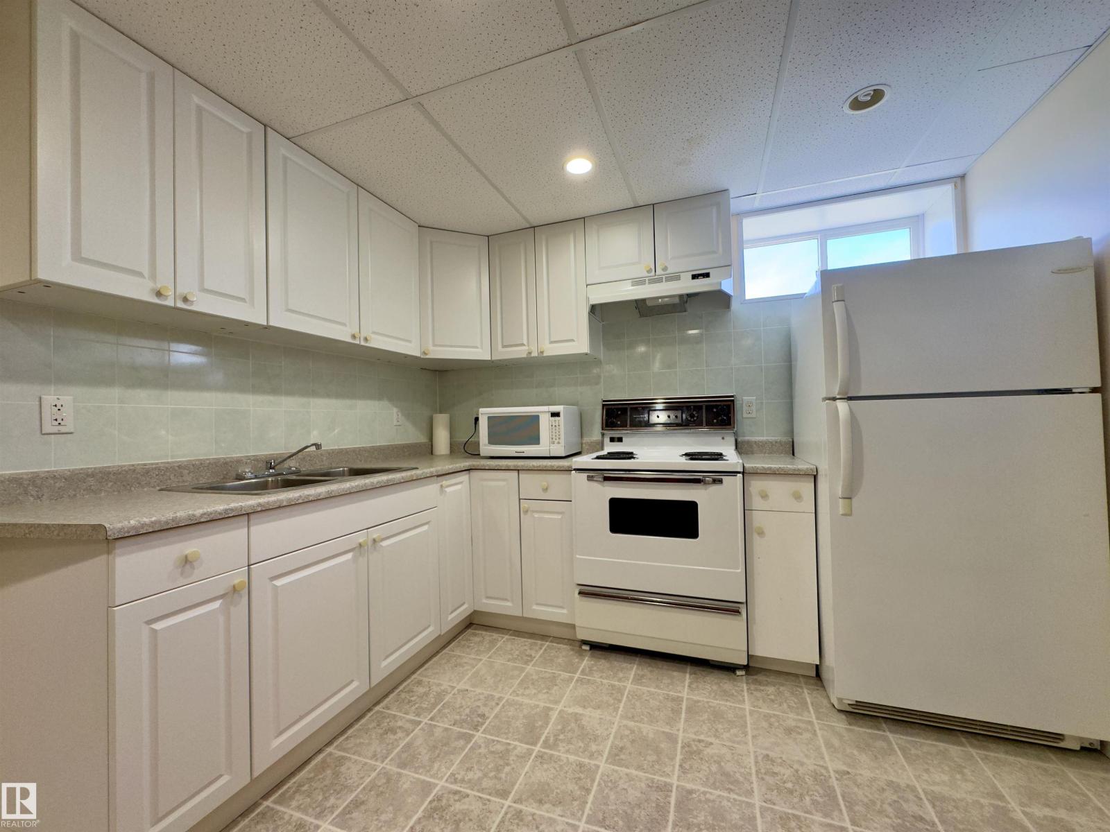 4844 47 Av Property Photo 20