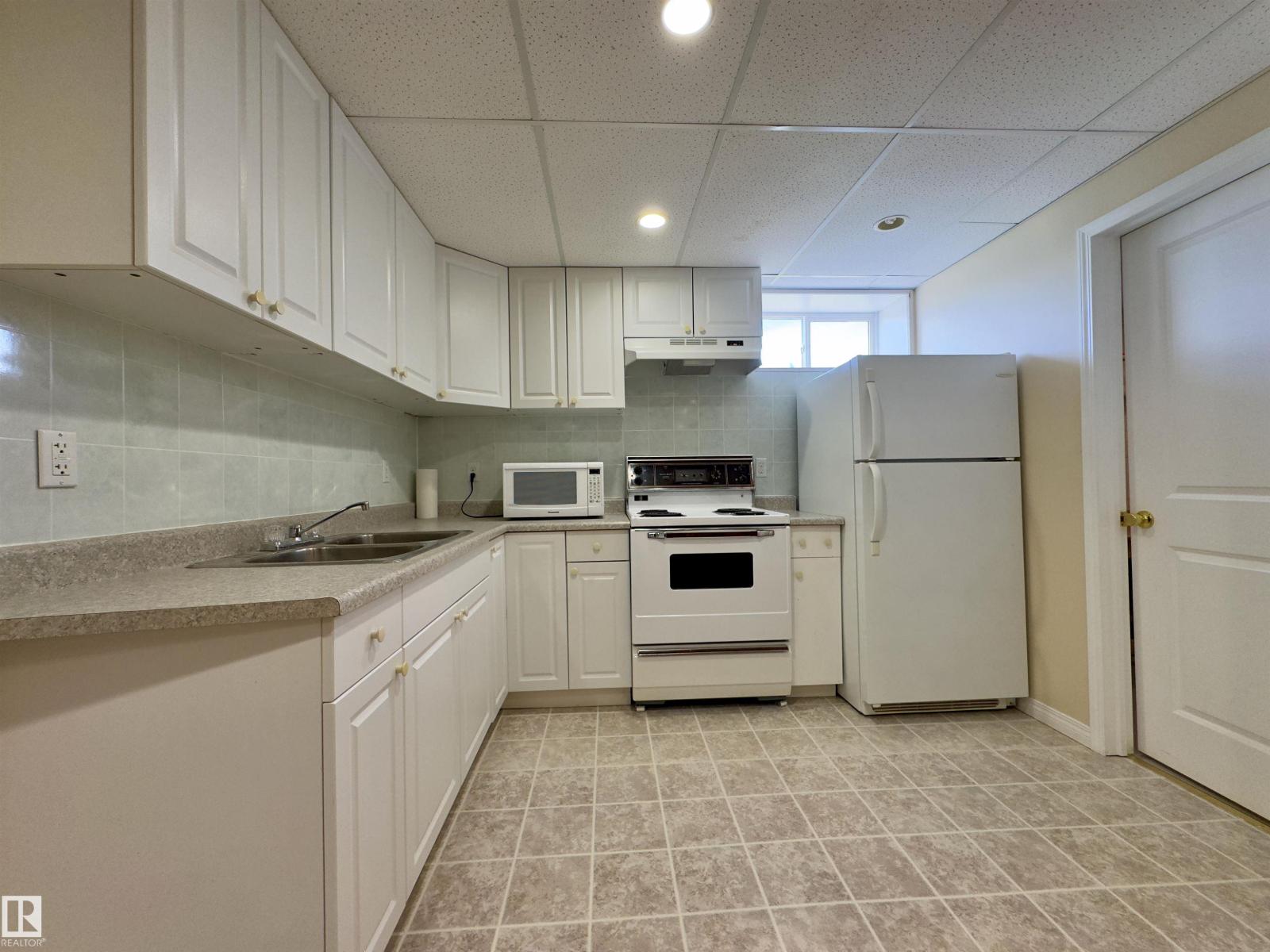 4844 47 Av Property Photo 21