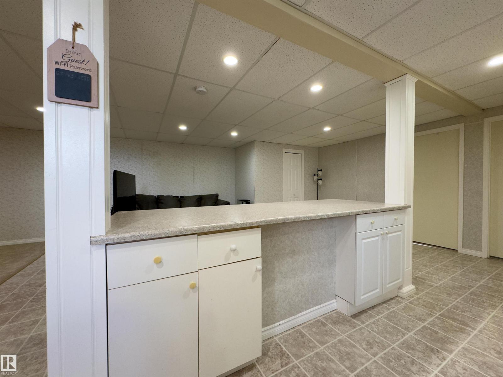 4844 47 Av Property Photo 33