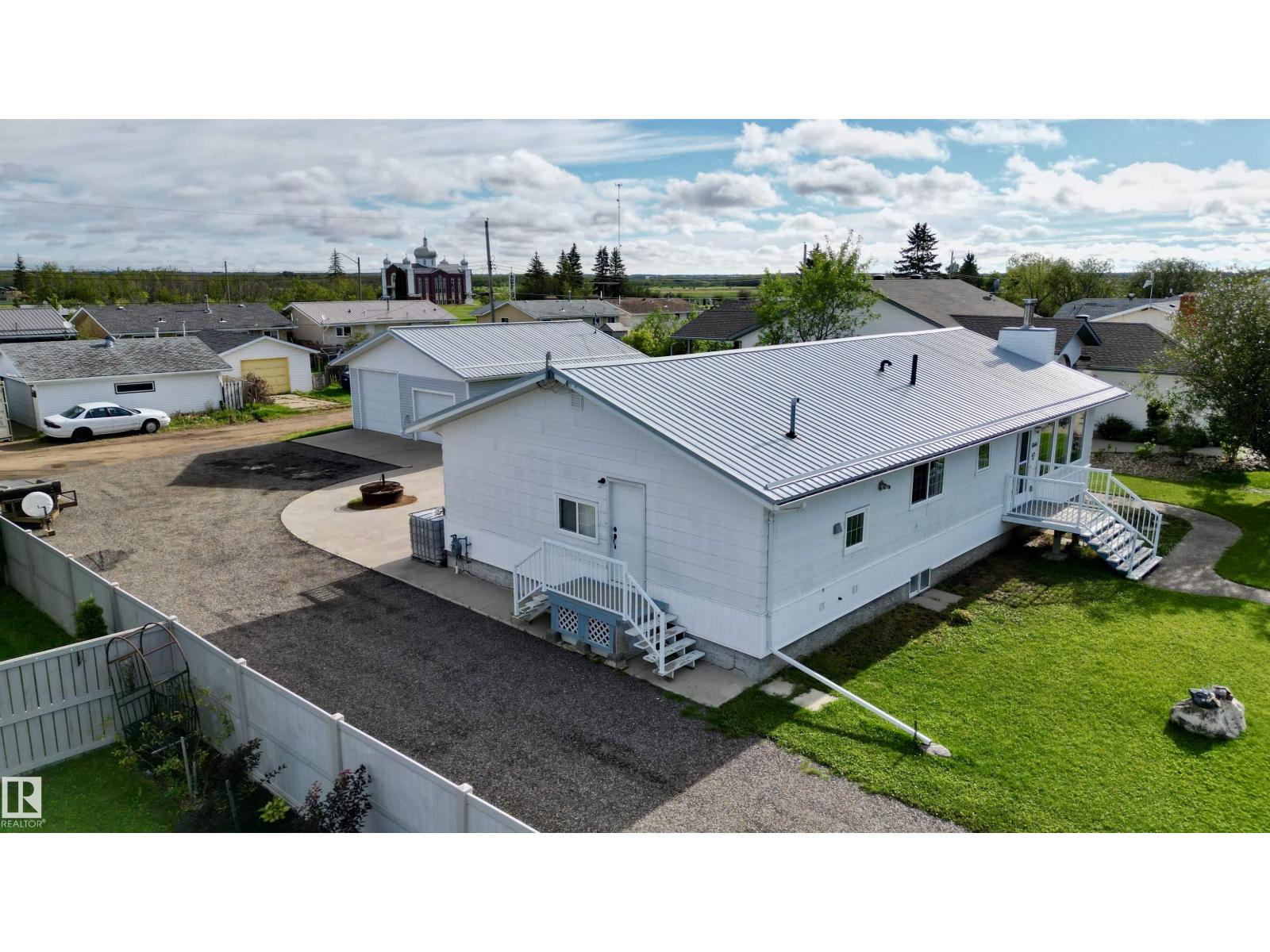 4844 47 Av Property Photo 35