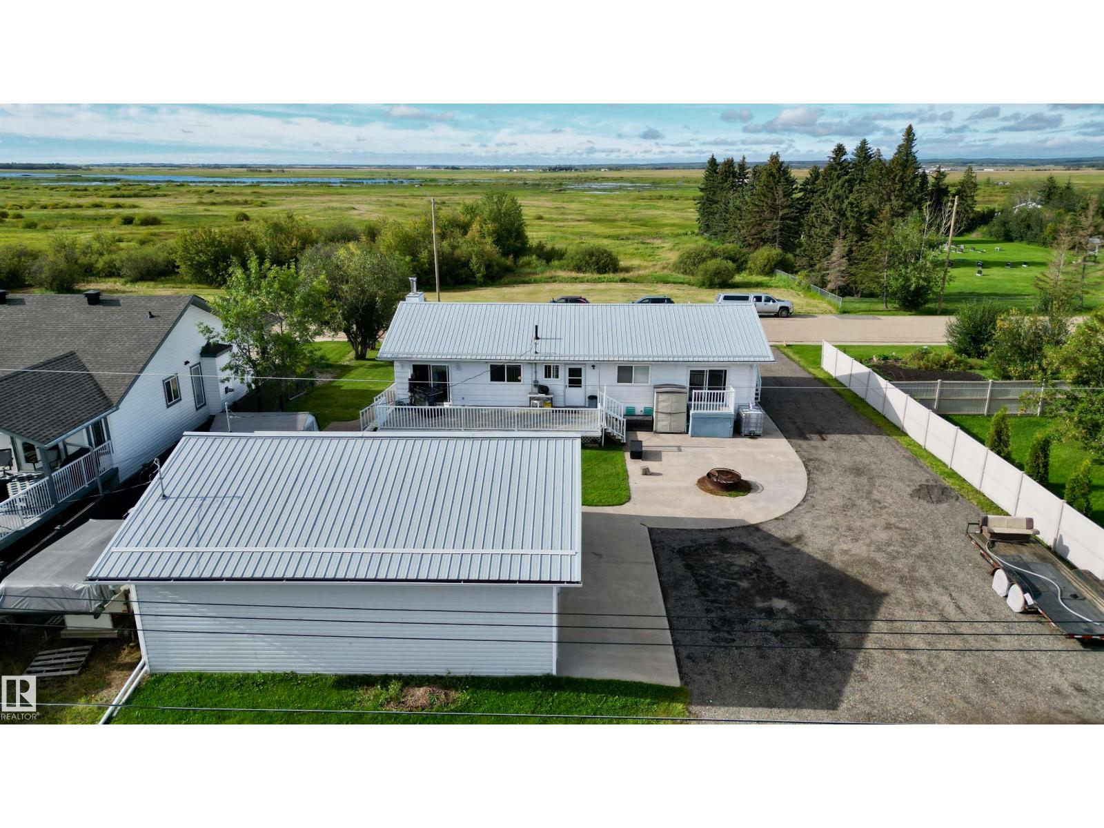 4844 47 Av Property Photo 38