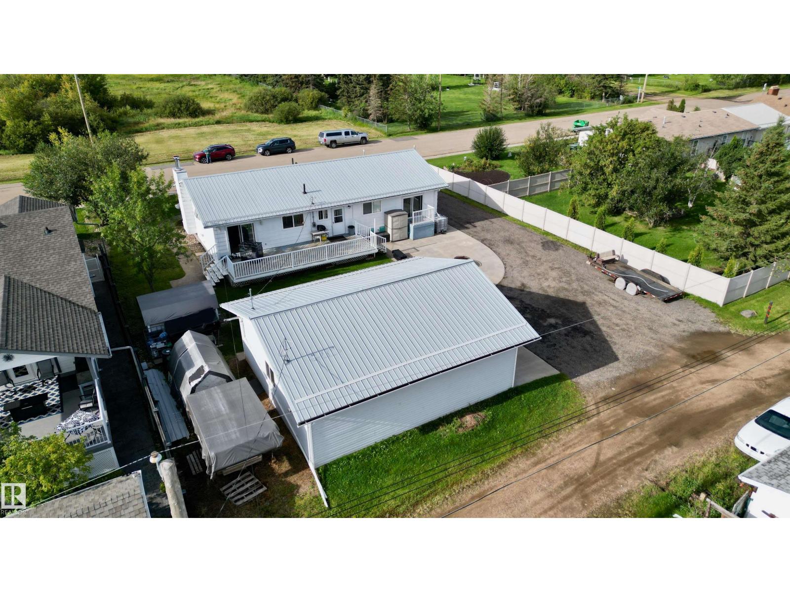 4844 47 Av Property Photo 39