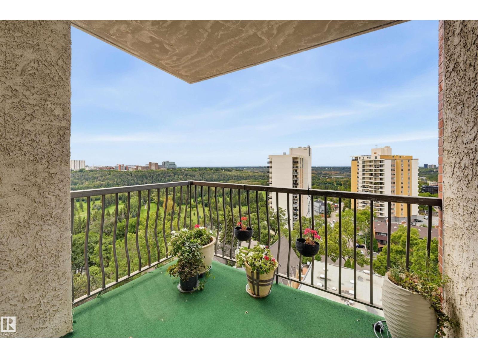 #1305 9916 113 St Nw Property Photo 1