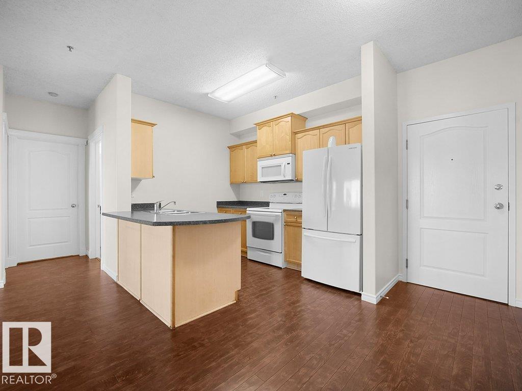 #116 16807 100 Av Nw Property Photo 12