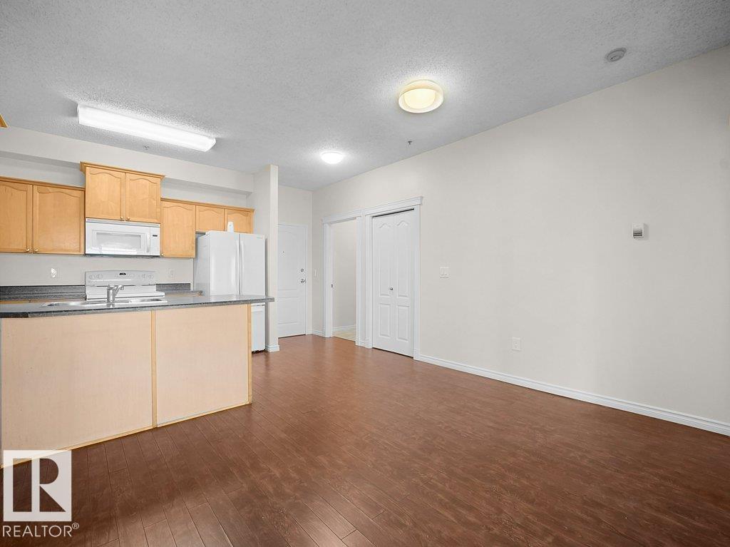 #116 16807 100 Av Nw Property Photo 17