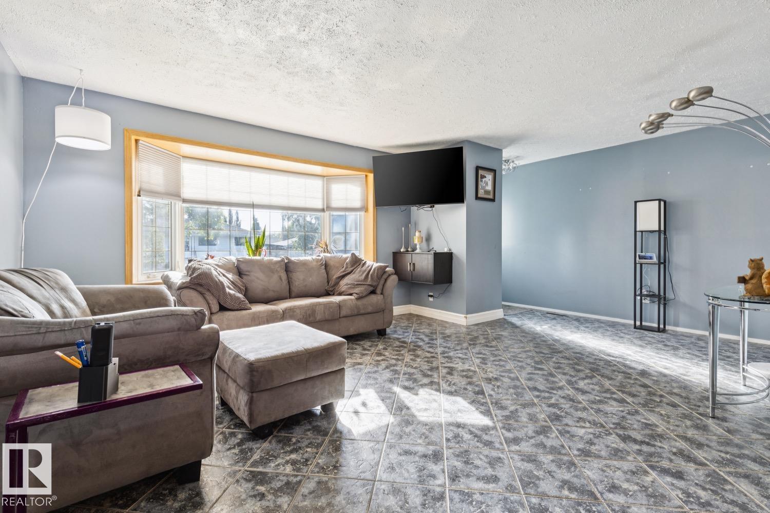 10830 159 St Nw Property Photo 4