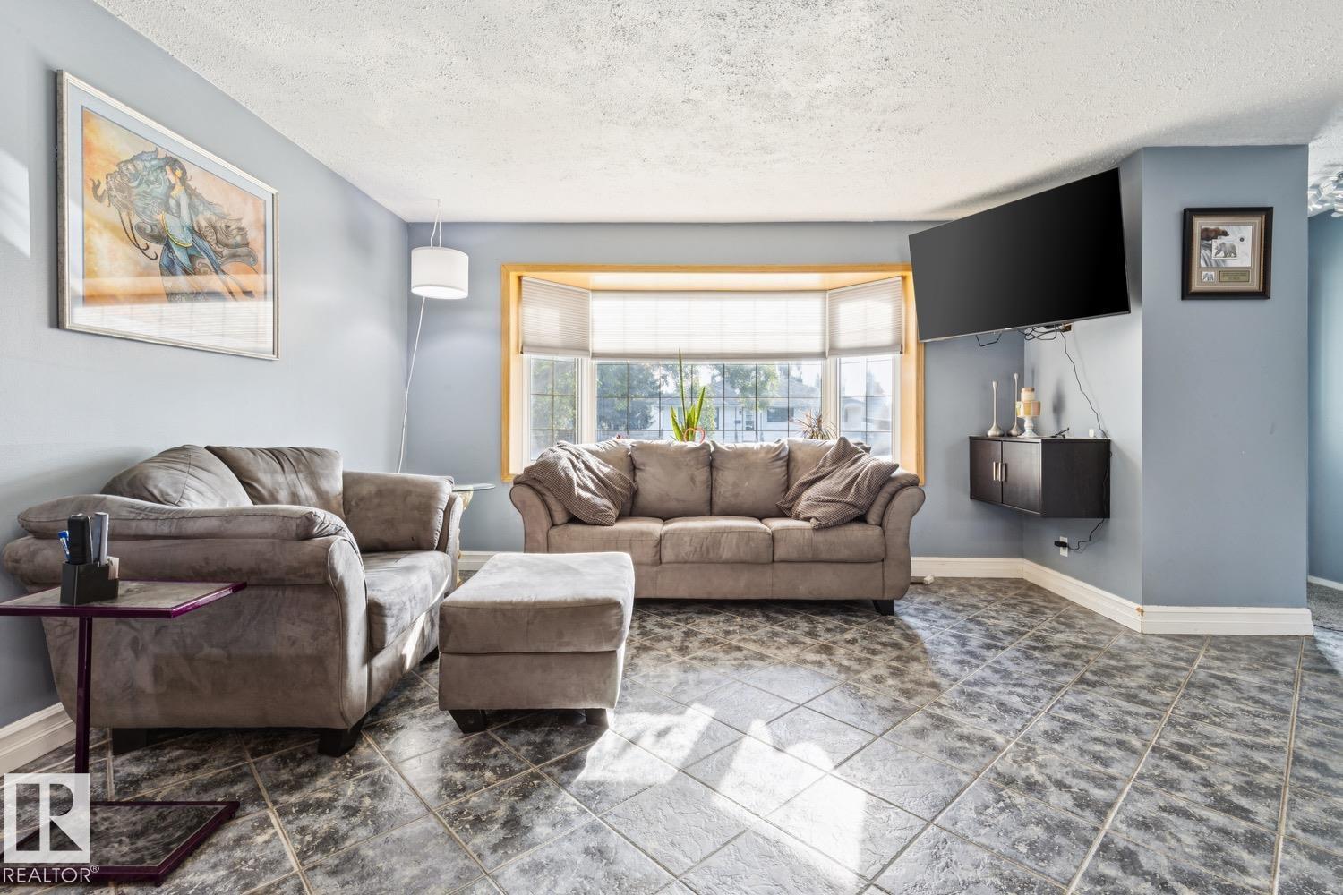 10830 159 St Nw Property Photo 5