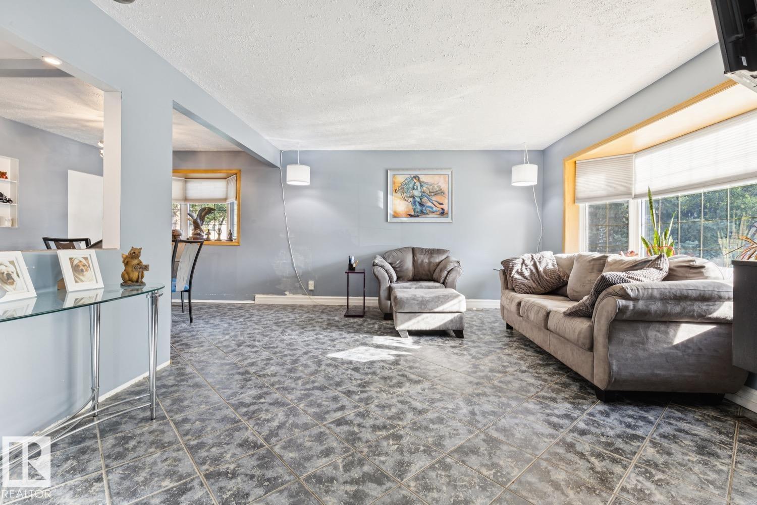 10830 159 St Nw Property Photo 6