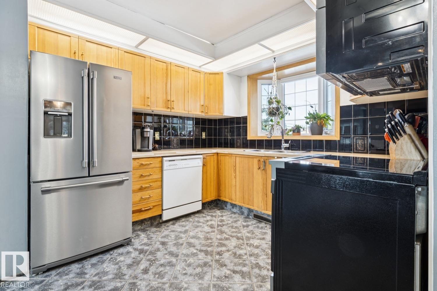 10830 159 St Nw Property Photo 14