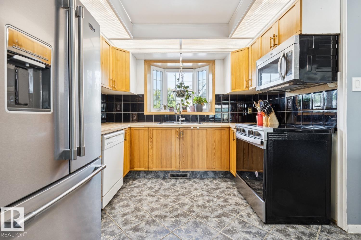 10830 159 St Nw Property Photo 16