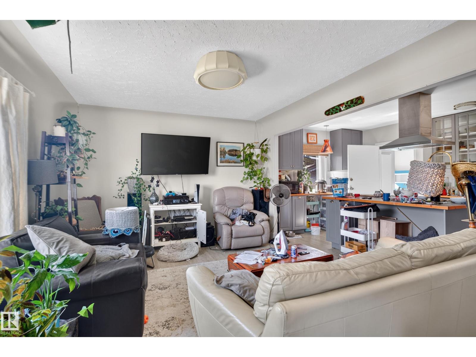 10548 40 St Nw Property Photo 7