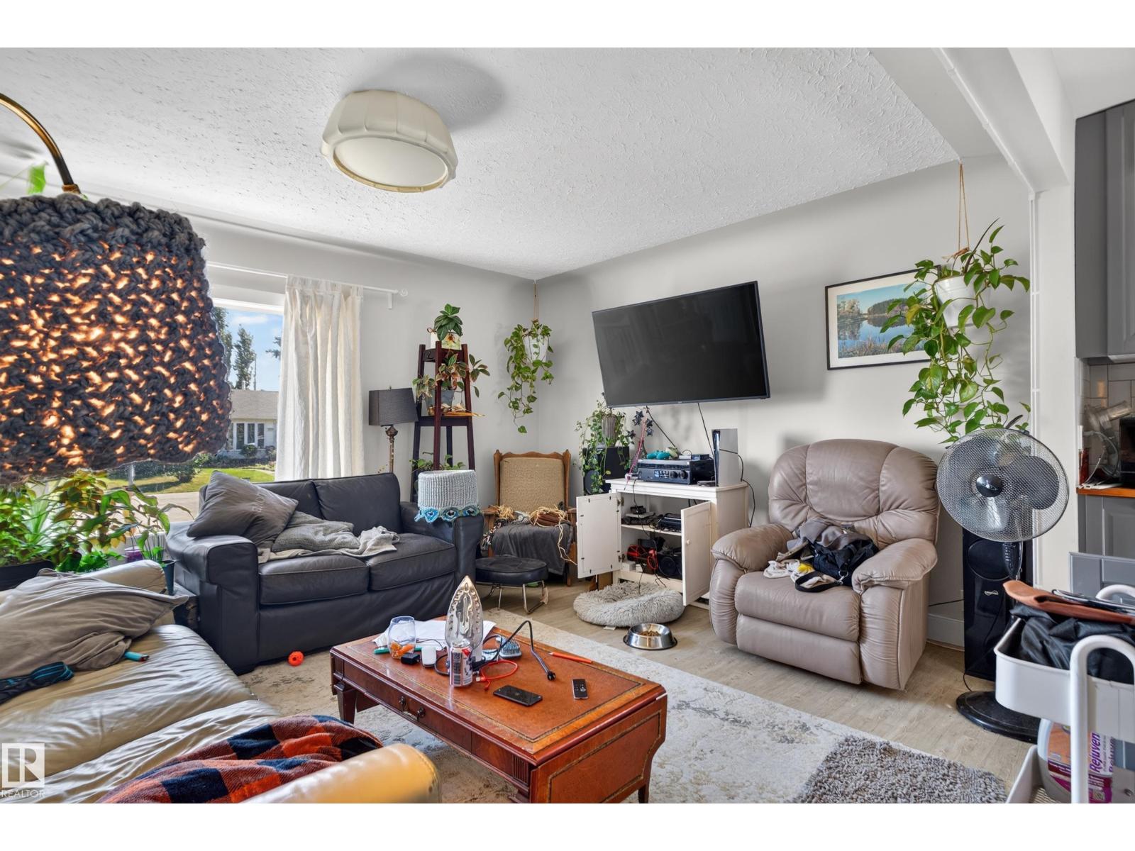 10548 40 St Nw Property Photo 8