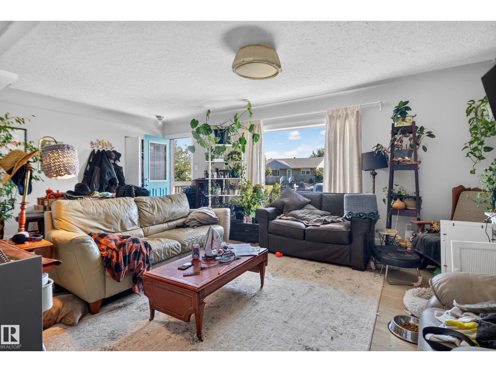 10548 40 St Nw Property Photo 9