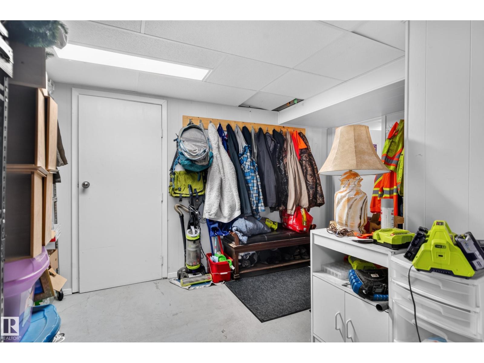 10548 40 St Nw Property Photo 29