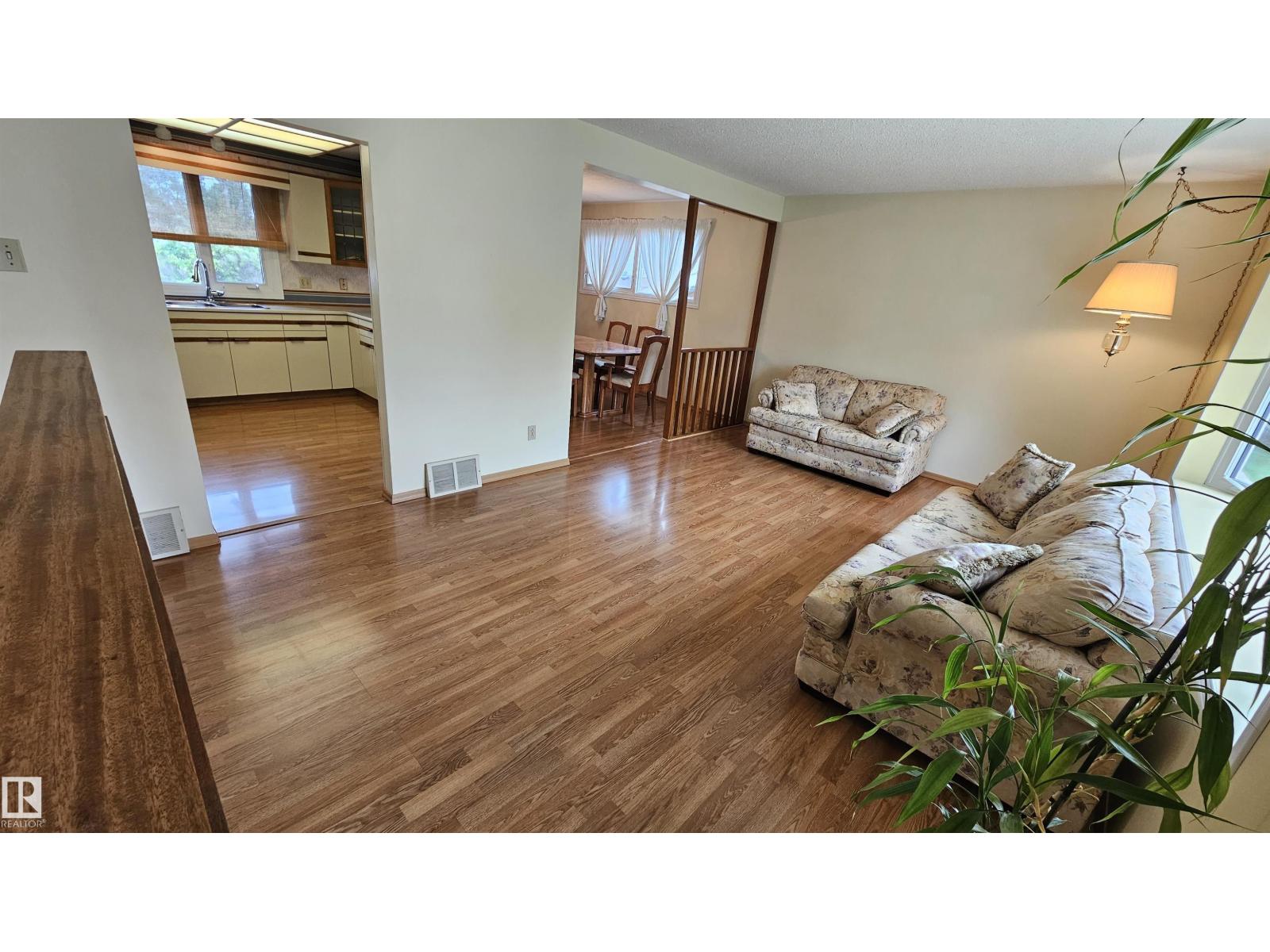 13439 114 St Nw Property Photo 2