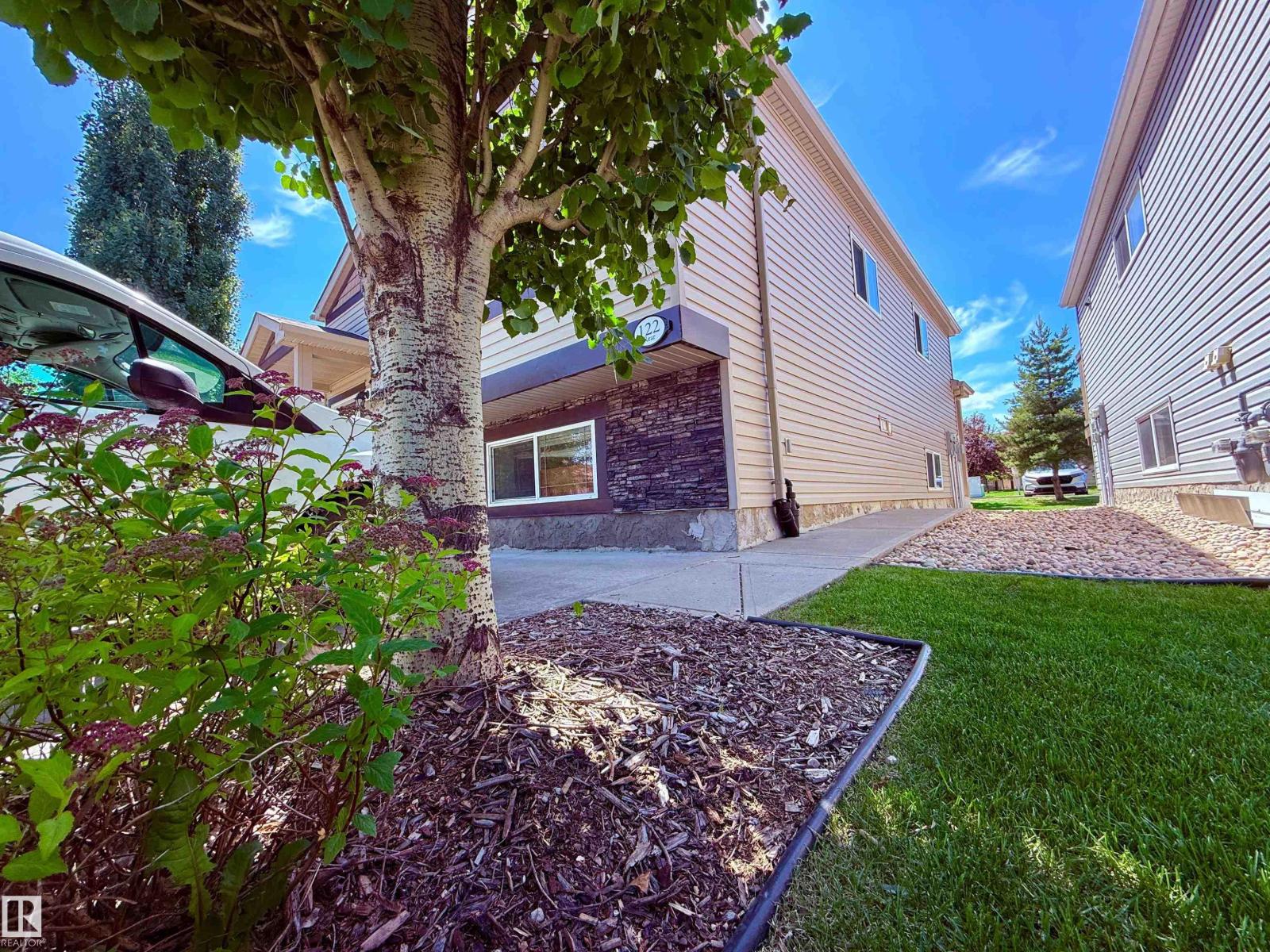 122 142 Selkirk Pl Property Photo 3
