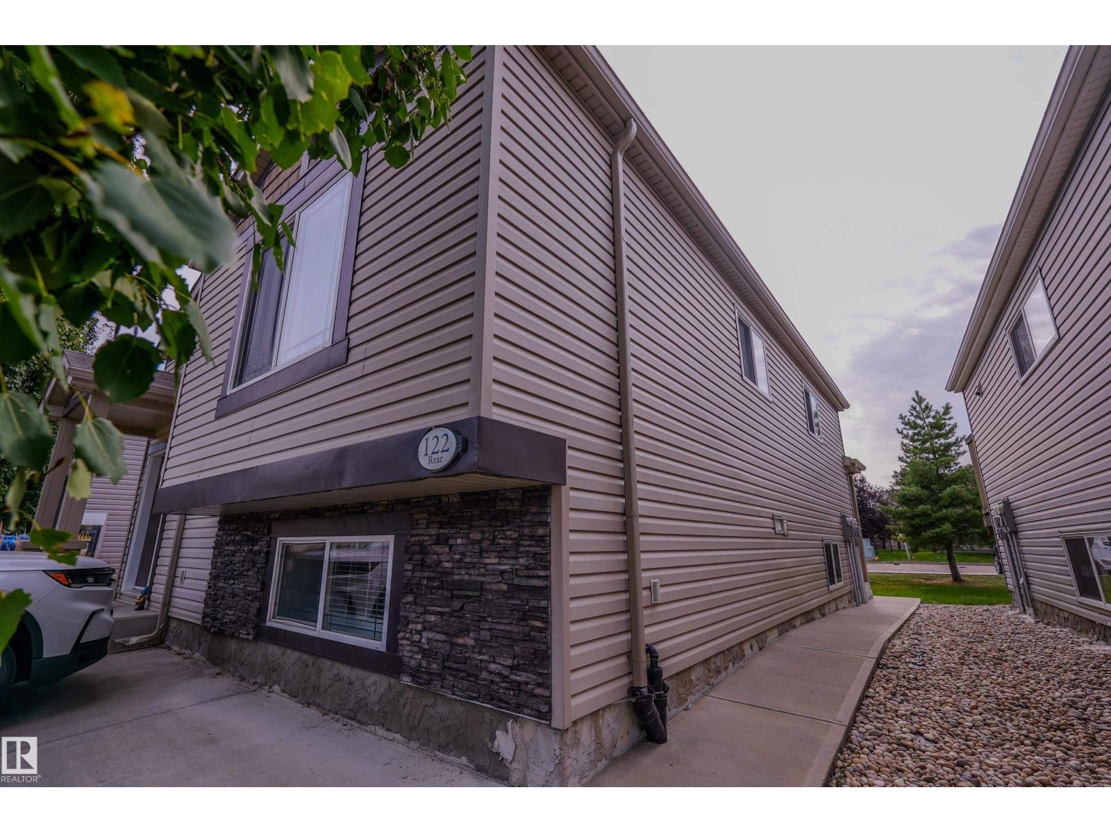 122 142 Selkirk Pl Property Photo 4