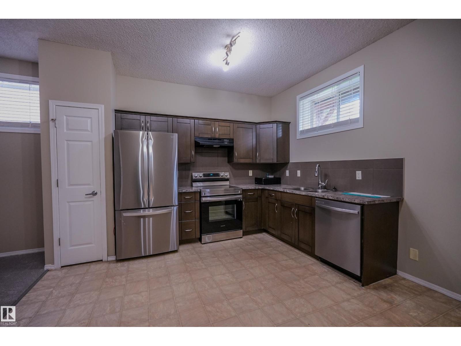 122 142 Selkirk Pl Property Photo 6