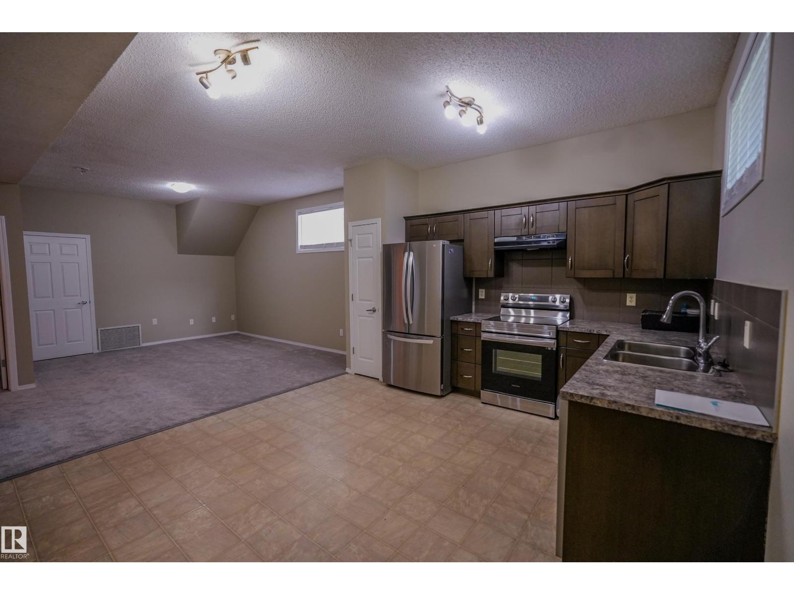 122 142 Selkirk Pl Property Photo 7