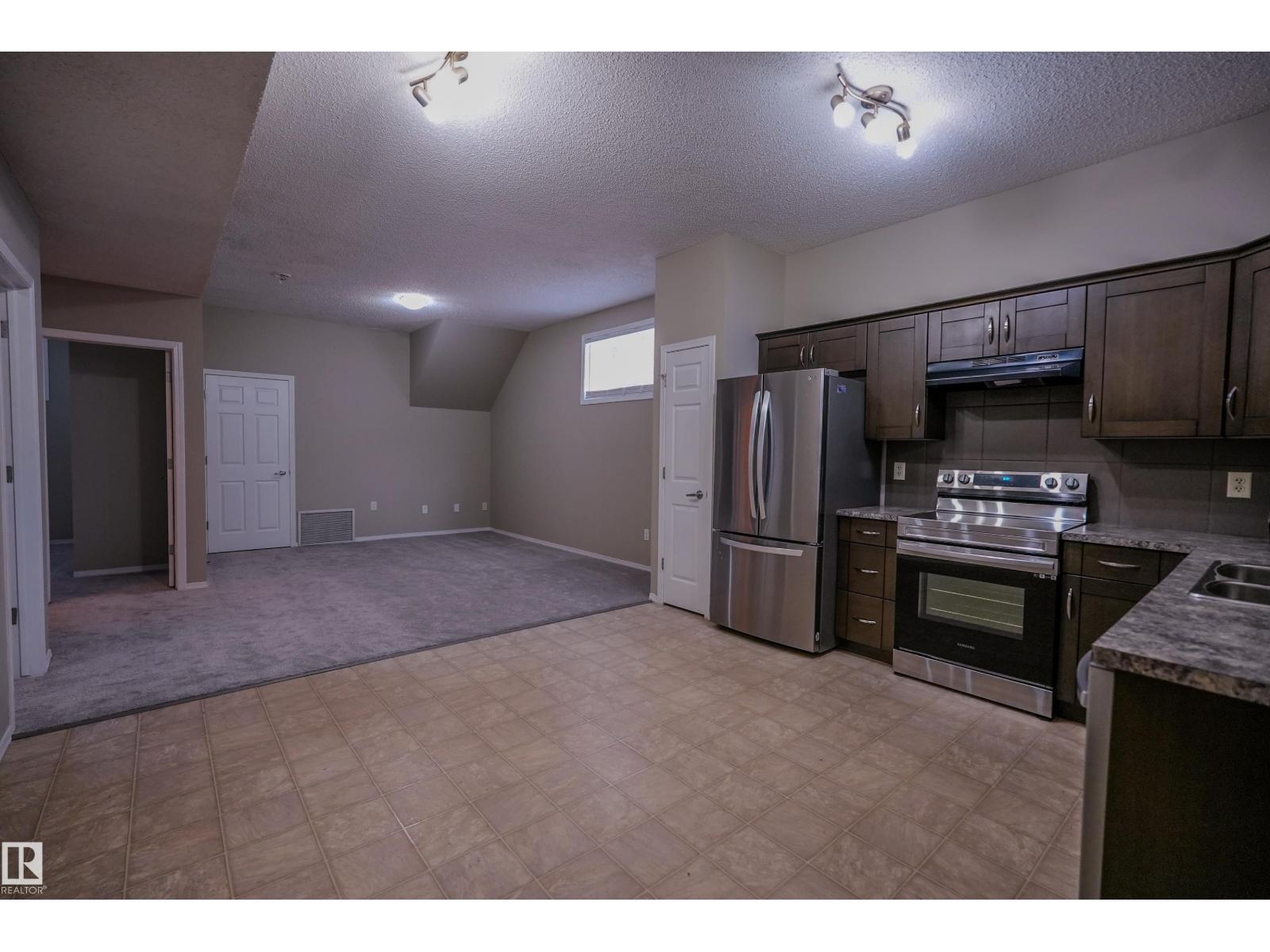 122 142 Selkirk Pl Property Photo 8