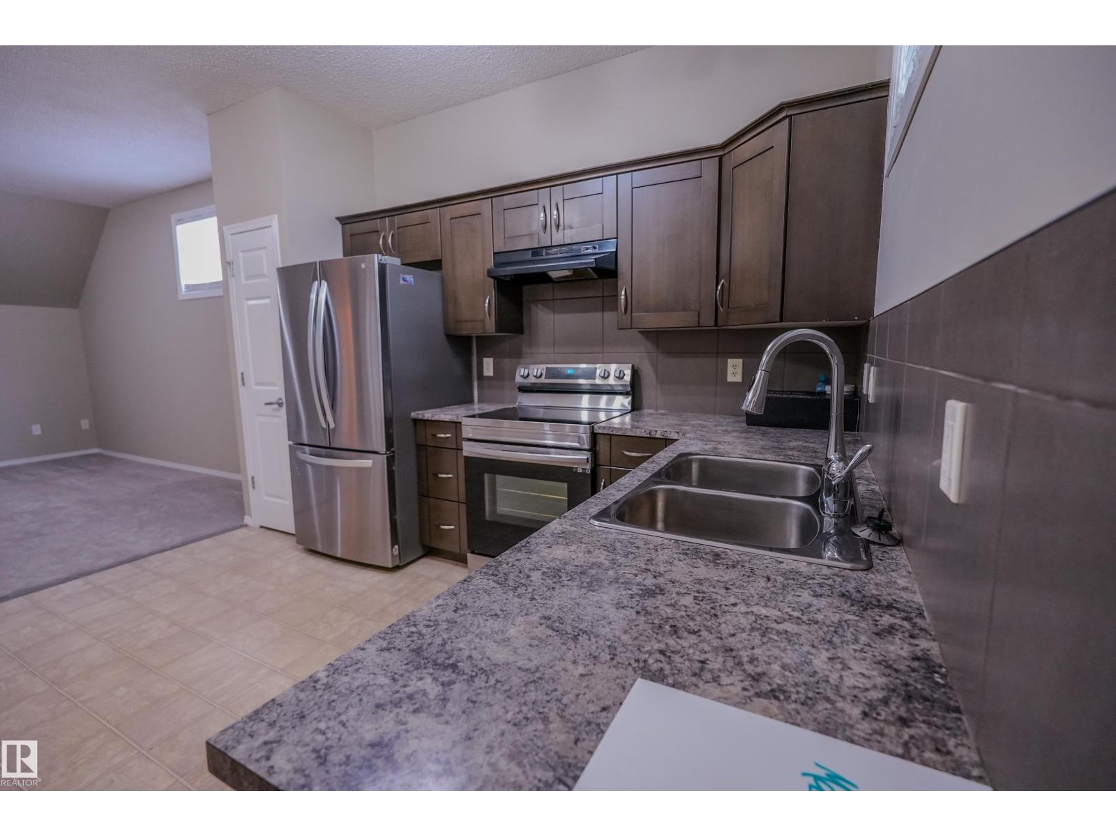 122 142 Selkirk Pl Property Photo 9