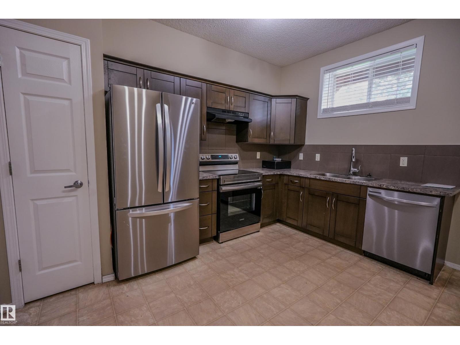 122 142 Selkirk Pl Property Photo 10