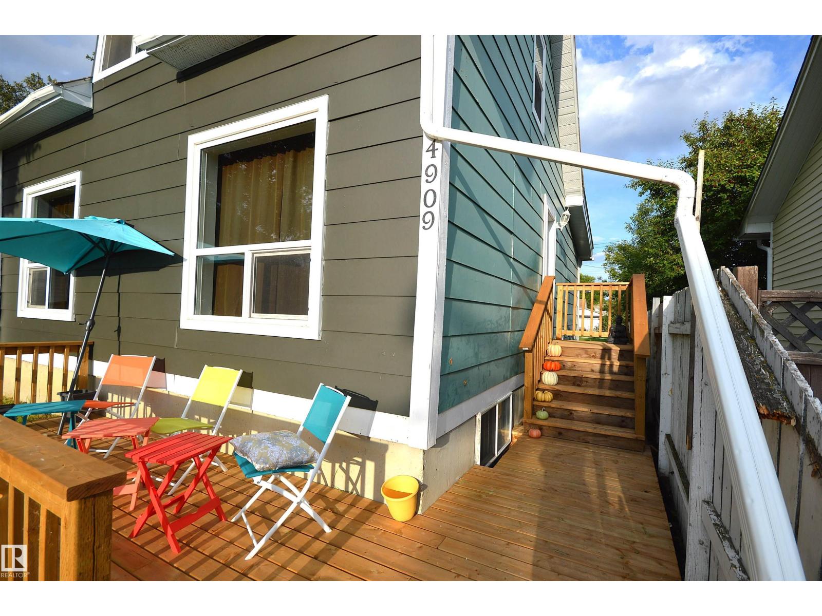 4909 52 ST Property Photo 1