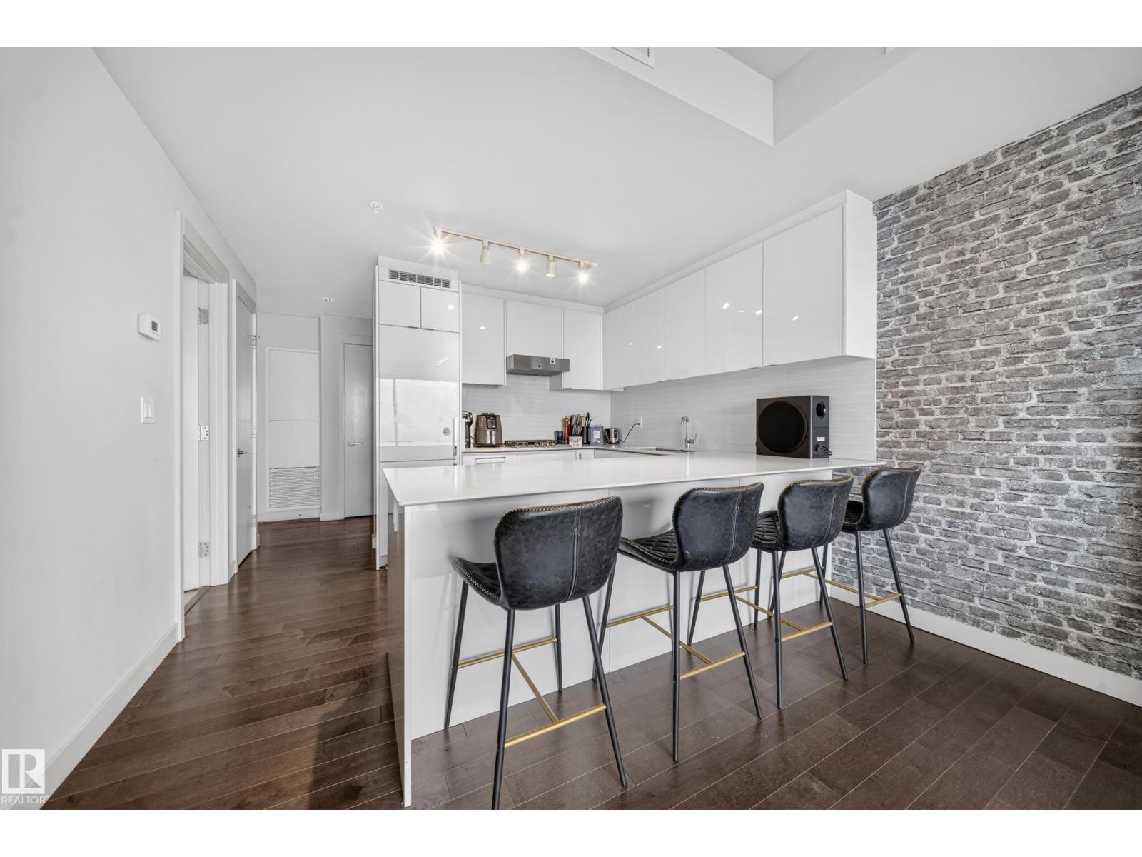 #4007 10360 102 St Nw Property Photo 9