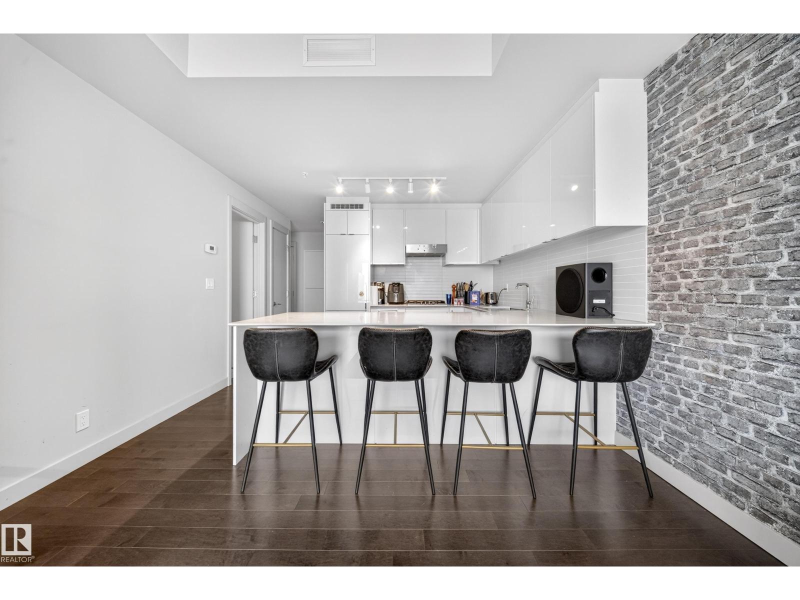 #4007 10360 102 St Nw Property Photo 10