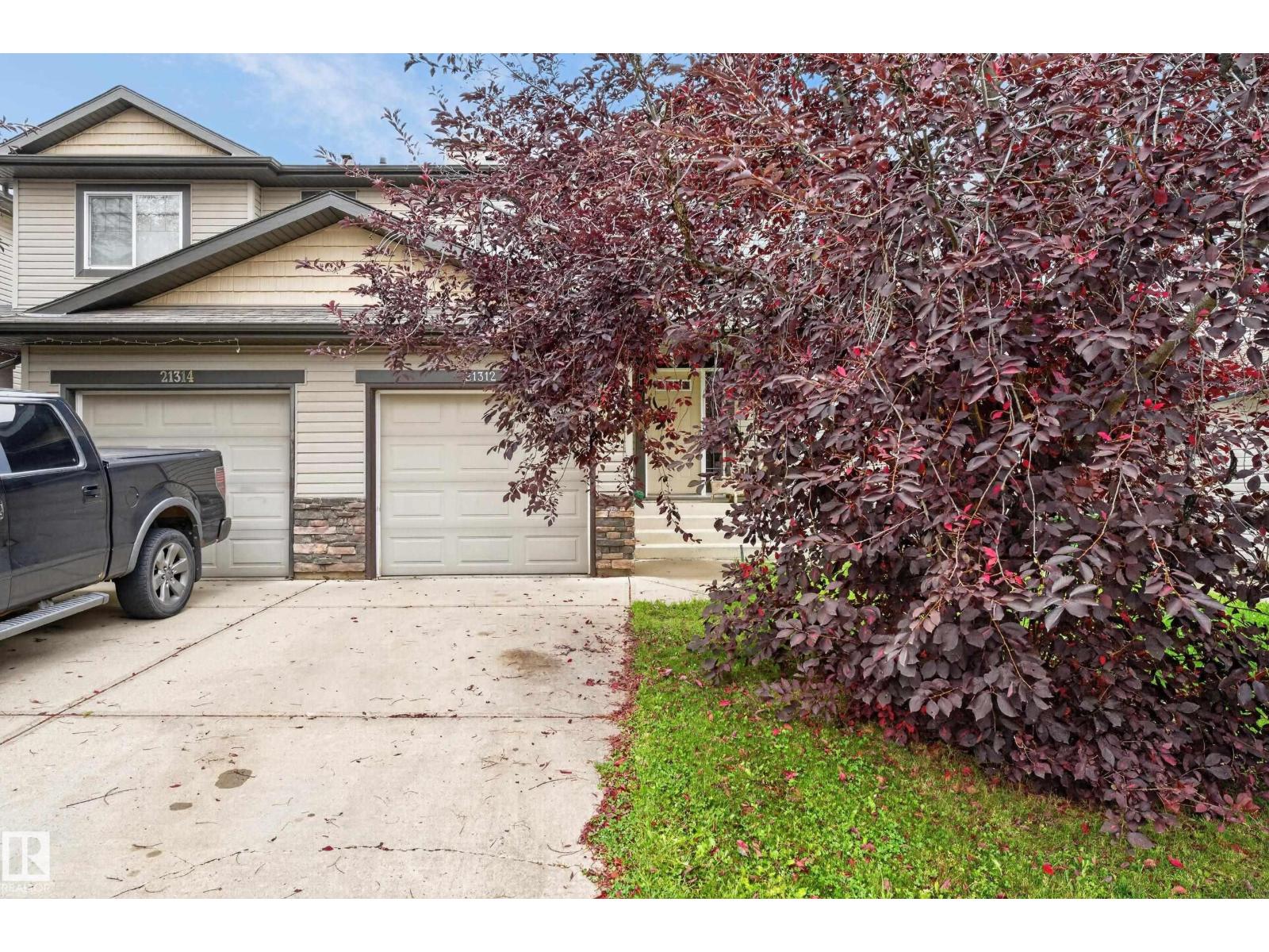 21312 48 Av Nw Property Photo 2