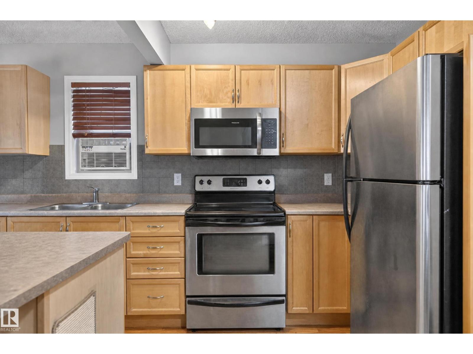 21312 48 Av Nw Property Photo 9